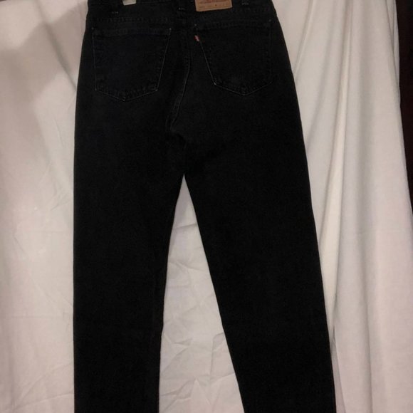 Black Levi's Jeans - Picture 2 of 3